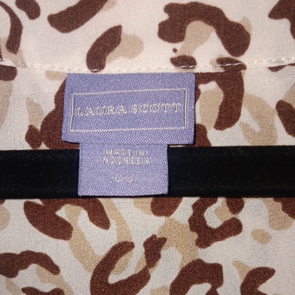 Leopard Print Women's Top - Picture 2 of 3